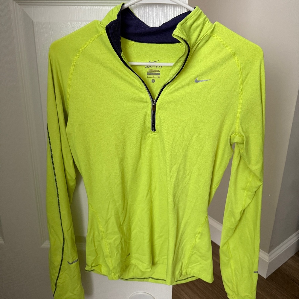 Nike top